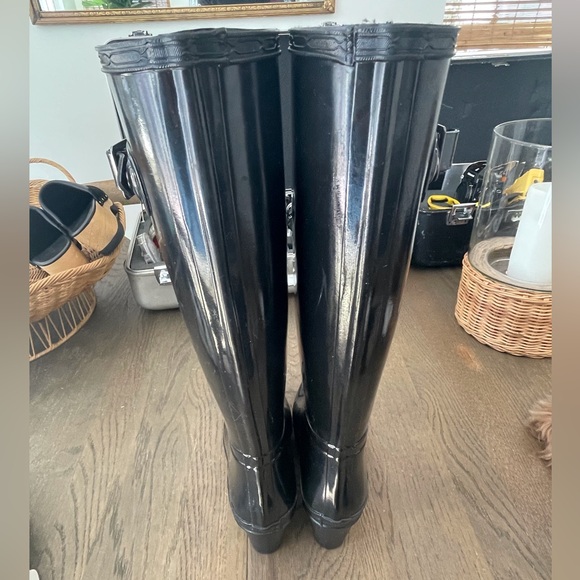 Rare Hunter high gloss wedge tall boot. Lightly worn. - Picture 2 of 6
